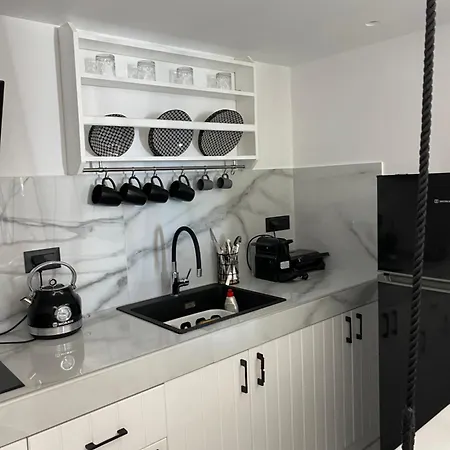 Nikoletta Aparthotel