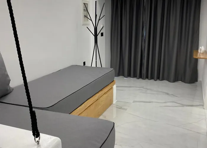 Nikoletta Aparthotel 4*